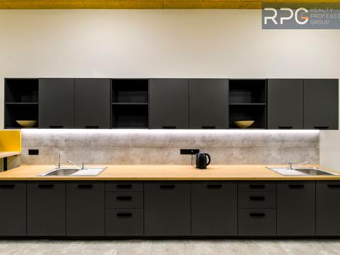 комерційна за адресою Борщагівська вул., 154