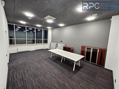 комерційна за адресою Борщагівська вул., 154