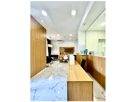 комерційна за адресою Дніпровська набережна вул., 14