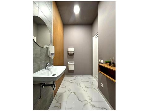 комерційна за адресою Дніпровська набережна вул., 14