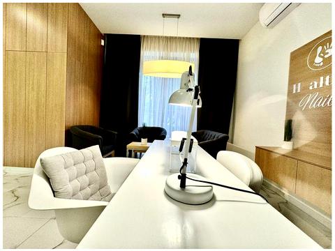 комерційна за адресою Дніпровська набережна вул., 14