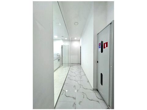 комерційна за адресою Дніпровська набережна вул., 14