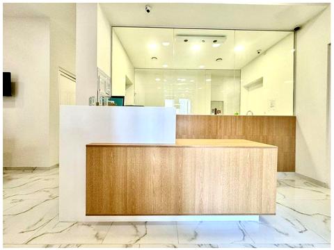 комерційна за адресою Дніпровська набережна вул., 14