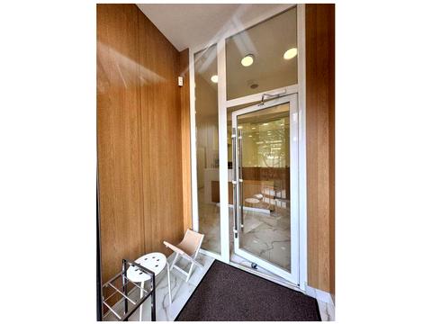 комерційна за адресою Дніпровська набережна вул., 14