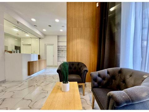 комерційна за адресою Дніпровська набережна вул., 14