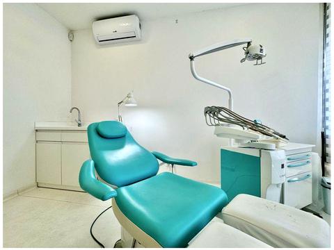 комерційна за адресою Дніпровська набережна вул., 14