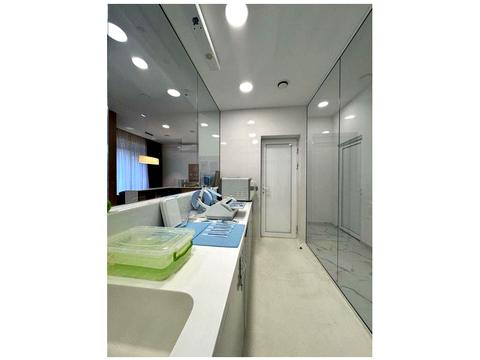 комерційна за адресою Дніпровська набережна вул., 14