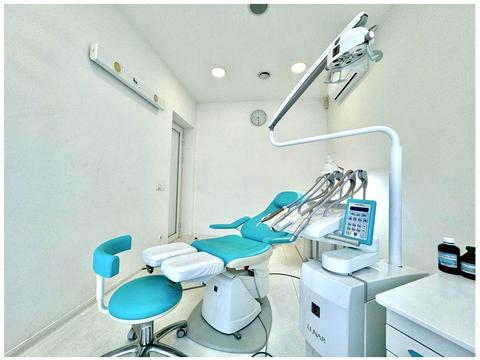 комерційна за адресою Дніпровська набережна вул., 14