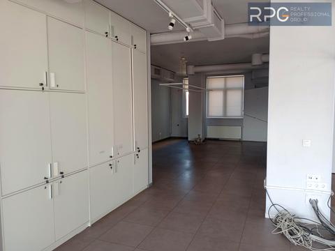 комерційна за адресою Спаська вул., 5