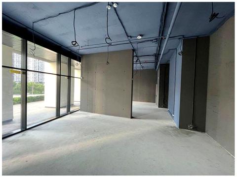 комерційна за адресою Зарічна вул., 1-В