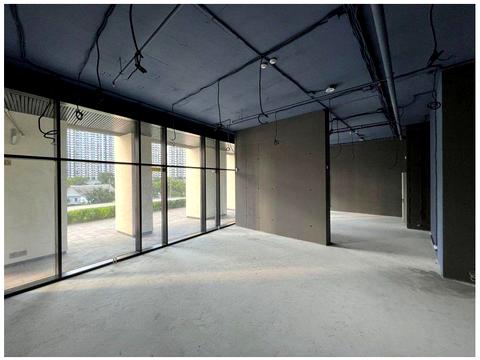 комерційна за адресою Зарічна вул., 1-В