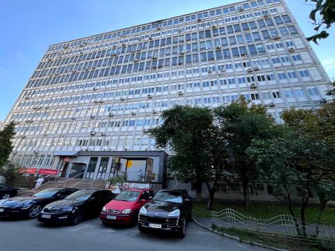 комерційна за адресою Солом'янська вул., 5