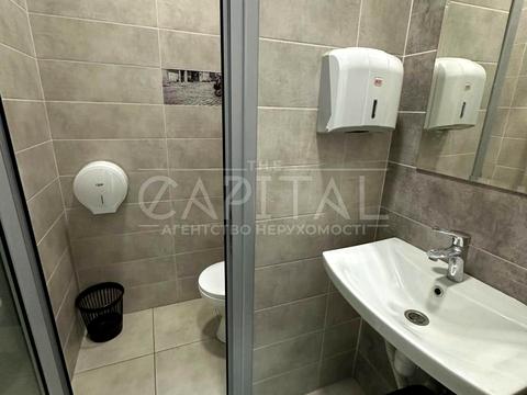 комерційна за адресою Красилівська вул., 7