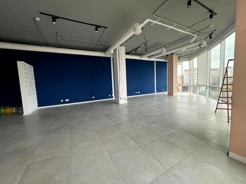 комерційна за адресою Степана Бандери вул., 1