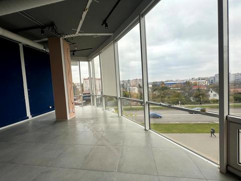 комерційна за адресою Степана Бандери вул., 1