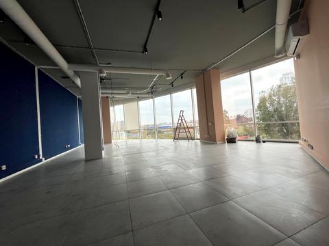 комерційна за адресою Степана Бандери вул., 1