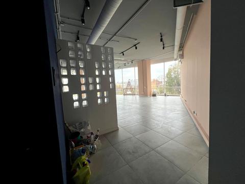 комерційна за адресою Степана Бандери вул., 1