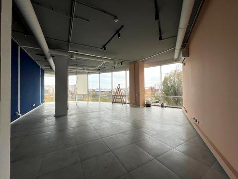 комерційна за адресою Степана Бандери вул., 1