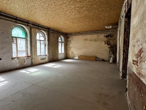 комерційна за адресою Барикадна вул., 2