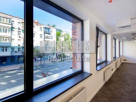 комерційна за адресою Саксаганського вул., 68