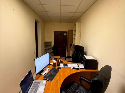 комерційна за адресою Володимира Вернадського вул. (Дзержинського), 19/21