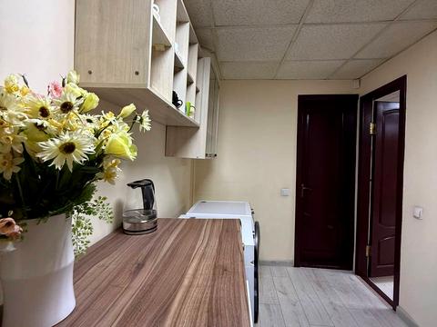 комерційна за адресою Володимира Вернадського вул. (Дзержинського), 19/21