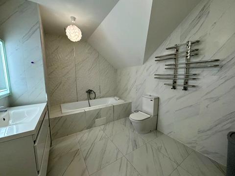 будинок за адресою Молодіжна