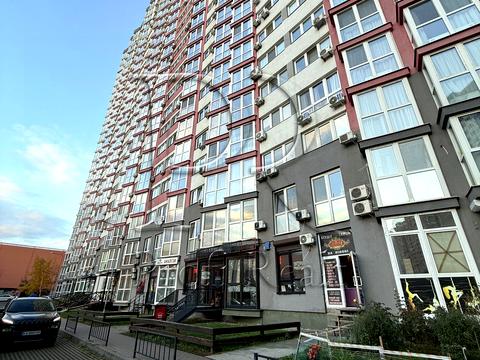 комерційна за адресою Драгоманова вул., 2-Б