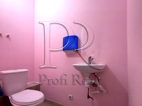 комерційна за адресою Драгоманова вул., 2-Б