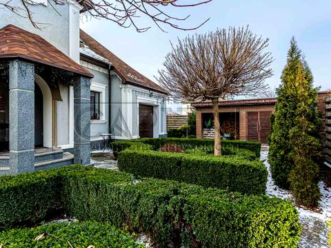 будинок за адресою Набережна вул., 1