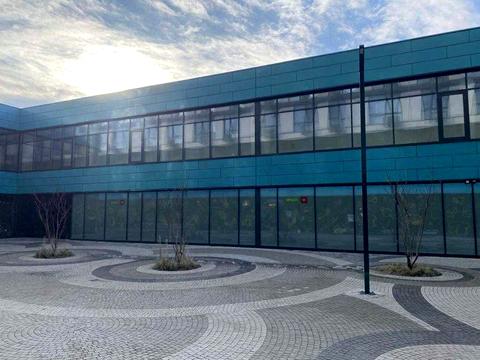 комерційна за адресою Зарічна вул., 2