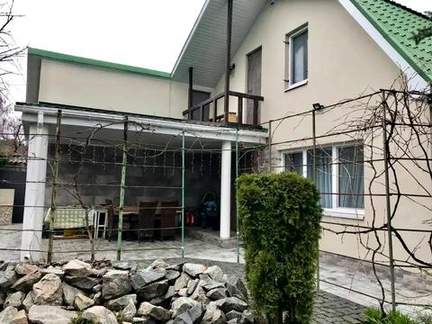 будинок за адресою Набережна, 1