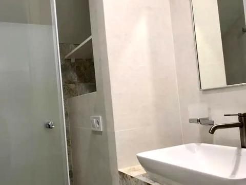 будинок за адресою Набережна, 1