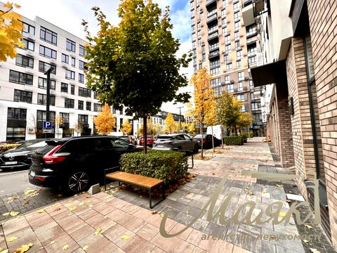 комерційна за адресою Салютна вул., 2к22