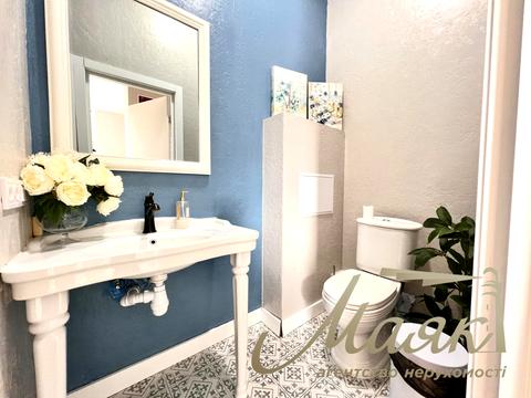 комерційна за адресою Салютна вул., 2к22