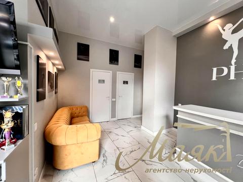 комерційна за адресою Салютна вул., 2к22