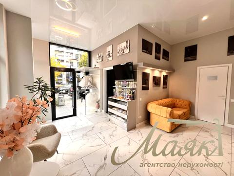 комерційна за адресою Салютна вул., 2к22