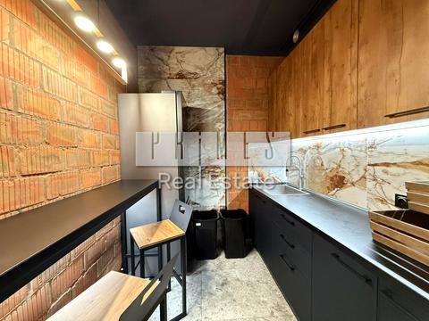 комерційна за адресою Джона Маккейна вул. (Івана Кудрі), 1