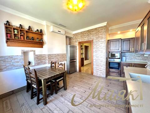 комерційна за адресою Київ, Івана Мазепи вул. (Січневого Повстання), 16