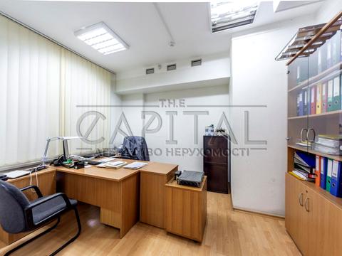 комерційна за адресою Петропавлівська вул., 4