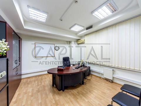 комерційна за адресою Петропавлівська вул., 4