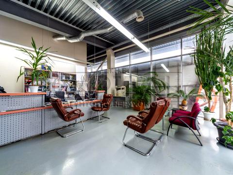 комерційна за адресою Петропавлівська вул., 4