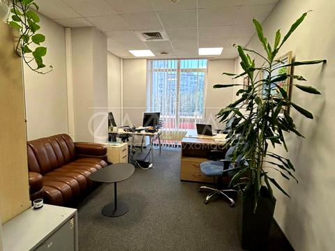 комерційна за адресою Польова вул., 25