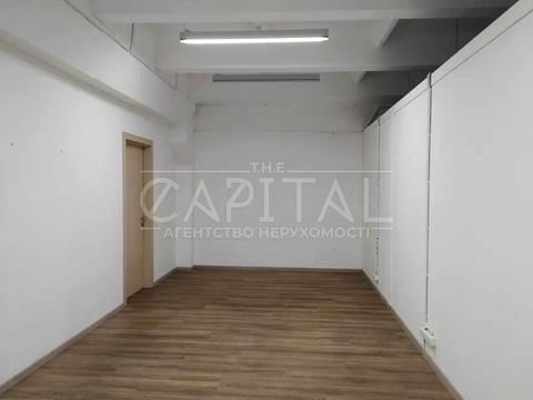 комерційна за адресою Польова вул., 23-Б