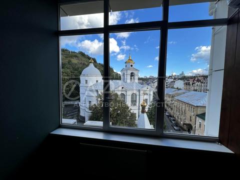 коммерческая по адресу Верхній Вал ул., 4