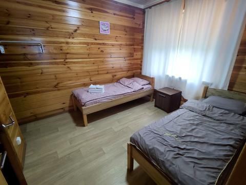 будинок за адресою с. Яблуниця, Ланарівка, 2