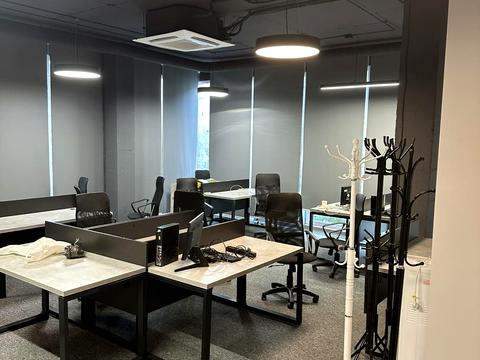 комерційна за адресою Товарна вул., 1