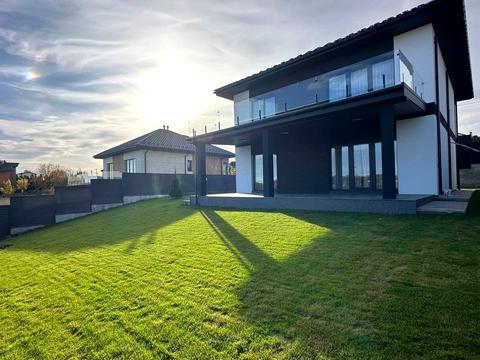 будинок за адресою Вишнева вул.