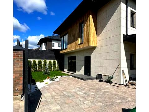 будинок за адресою Вишнева вул.