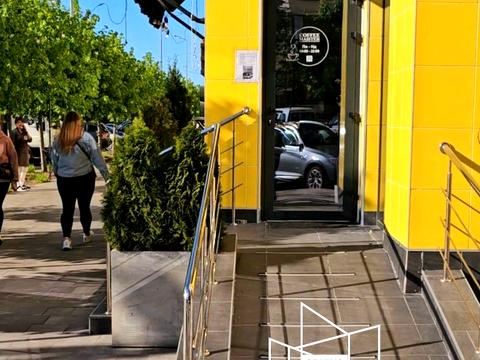 комерційна за адресою Яблунева вул., 13-Б